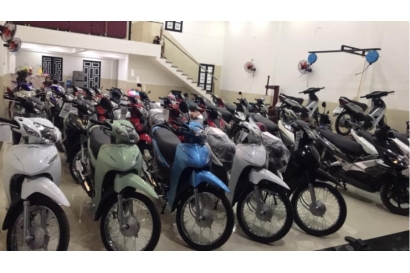 CHEAP MOTORBIKE FOR RENT IN HANOI 5$ (415 Hong ha, hoan kiem, hanoi HANOI )